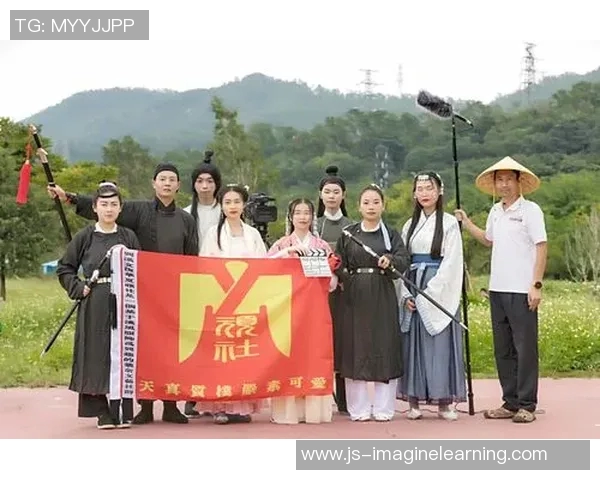 足球明星与汉服的奇妙碰撞探索他们的文化认同与时尚选择